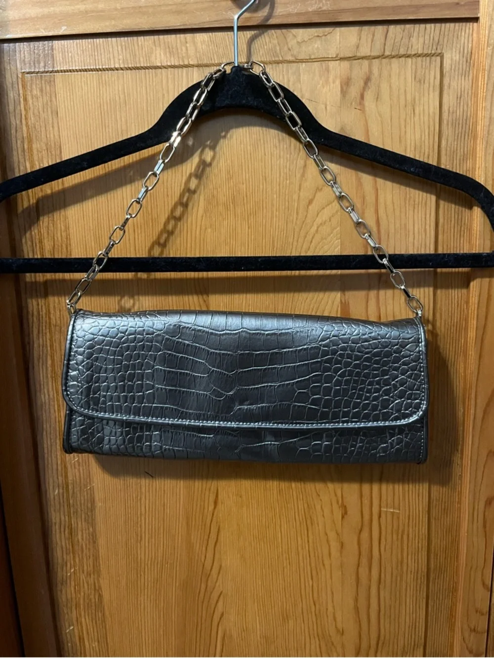 🔥 Ann Taylor Gunmetal Croc-Embossed Chain Shoulder Clutch